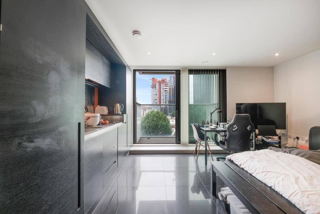Apartment in London - View 5