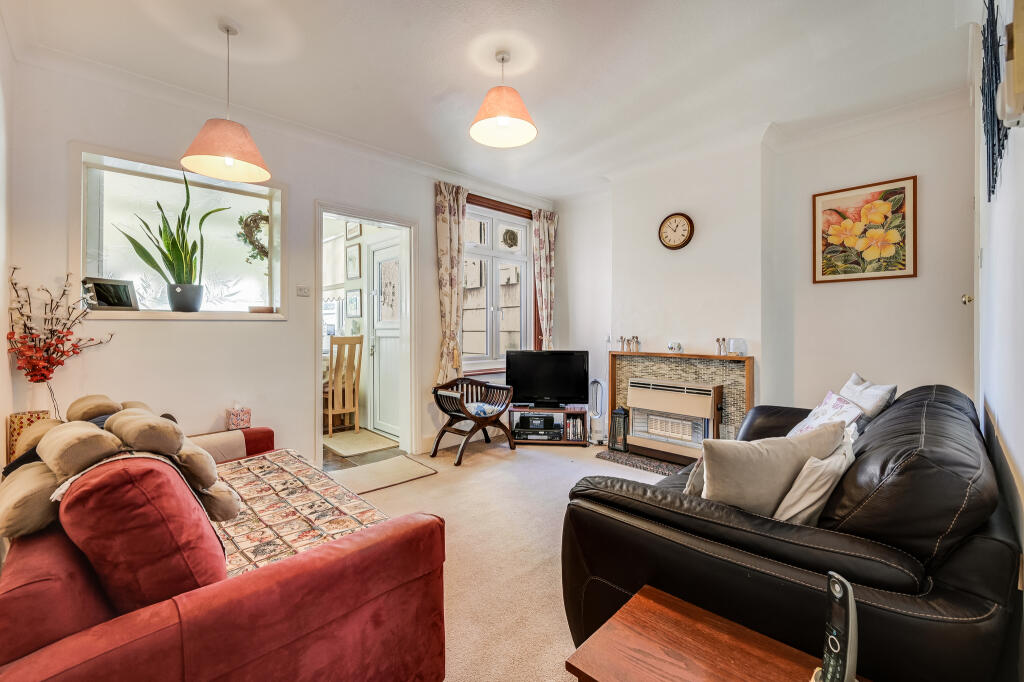 Gainsborough Crescent, Chelmsford photo 3
