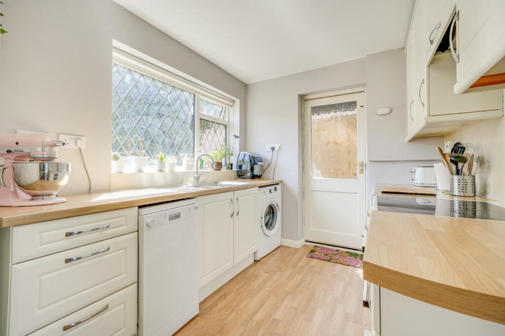 House in Luton - View 5