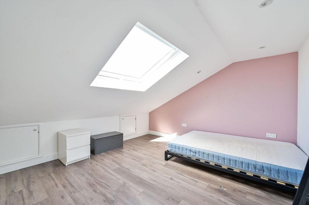 Apartment in London - View 5