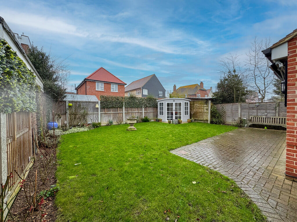 Greenway, Frinton-on-Sea photo 4