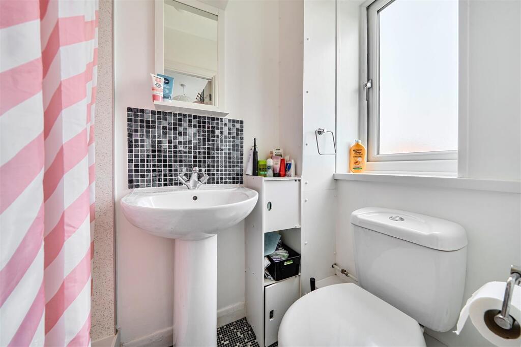 House in Lee-on-the-Solent - More