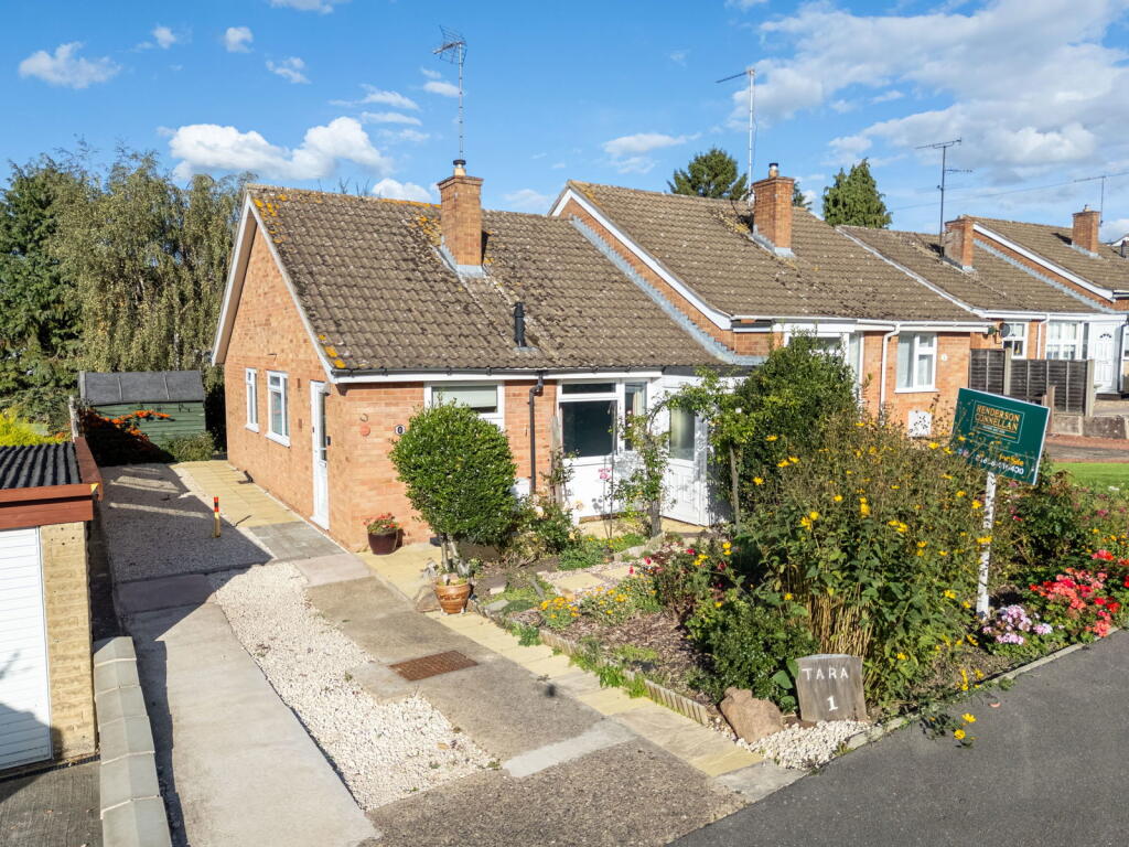 3-bed bungalow on Dunslade Grove, Market Harborough, £250,000