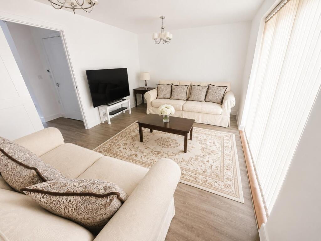 Heatherwood Road, Ascot, Berkshire, SL5 photo 2