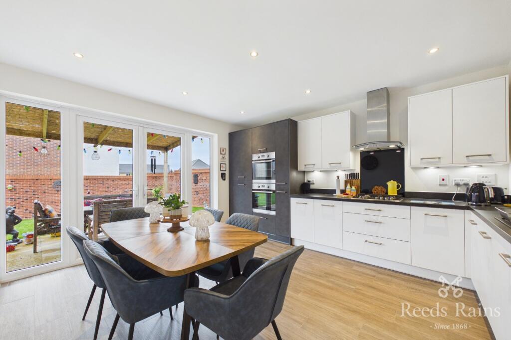 House in Eaton, Round Hill Gardens, Hulme Walfield - View 2