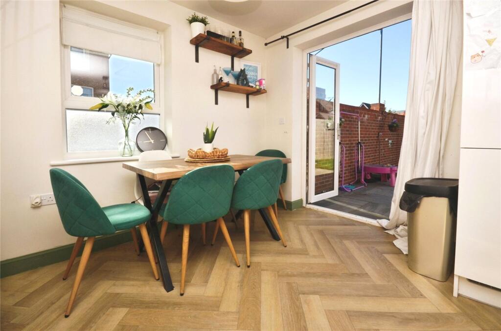 Grand Junction, Broughton, Aylesbury - View 6