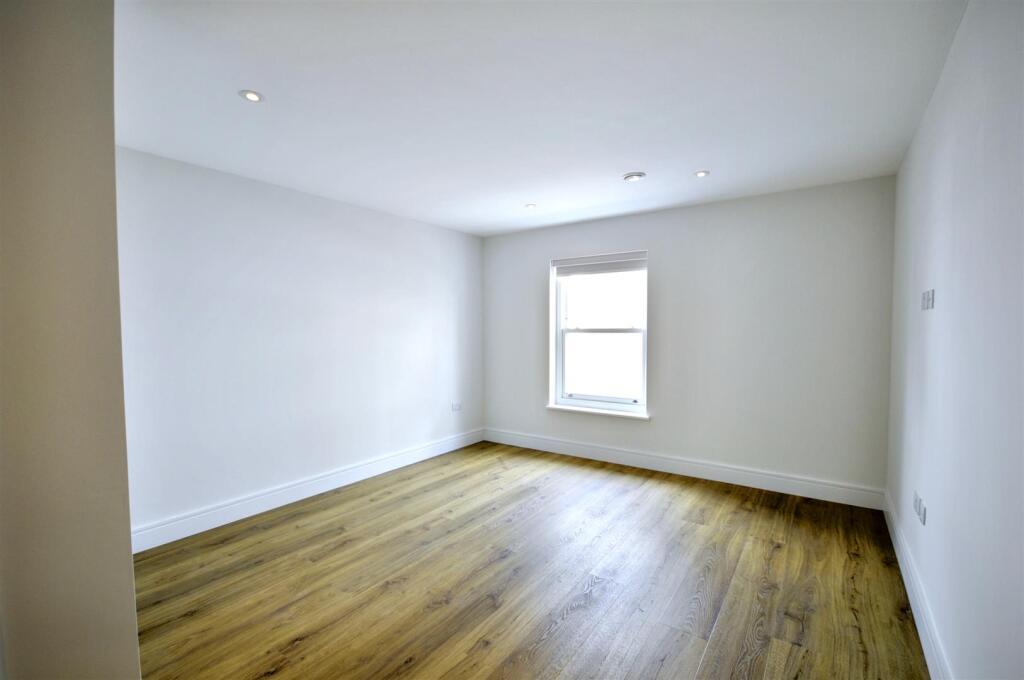 Apartment in Warwick, Lillington, Royal Leamington Spa - View 3