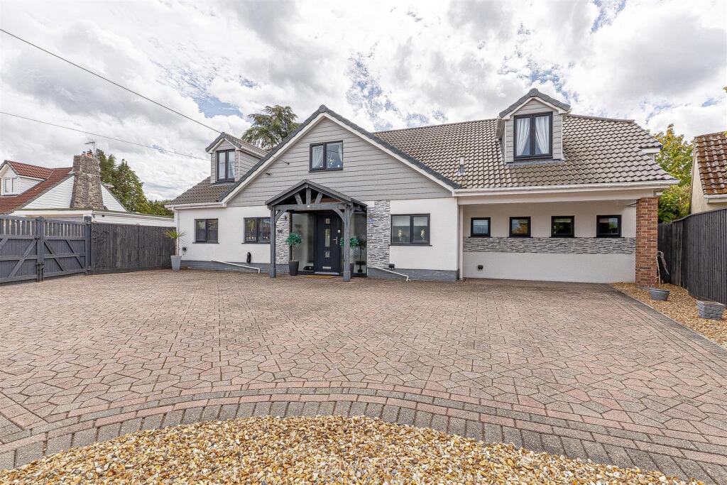 Main image of property: 19, Oaks Drive, St Leonards And St Ives, Dorset, B