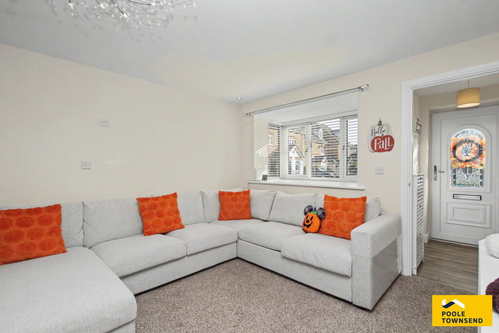 Farnham Close, Barrow-in-furness, LA13 0GP photo 3