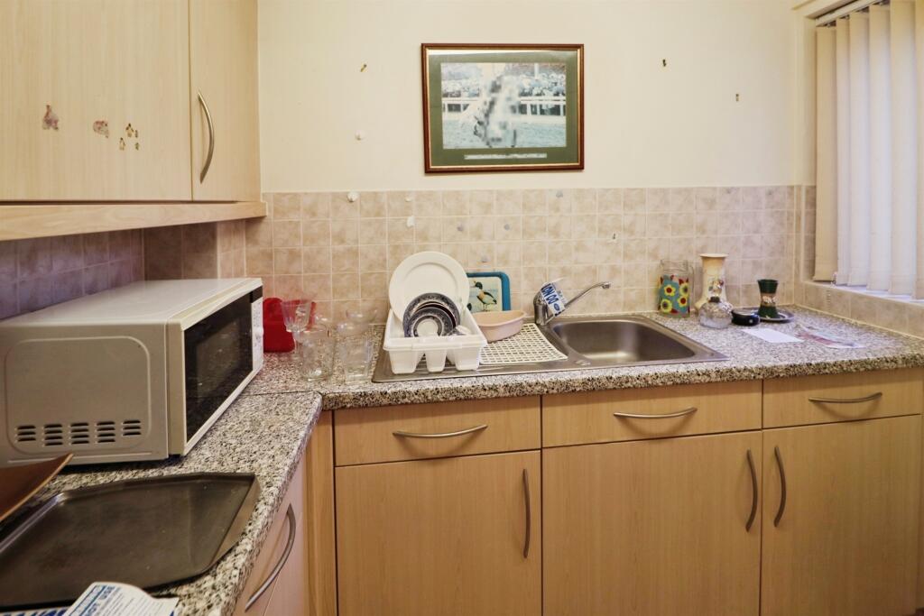 Apartment in Cardiff, Llandaff - View 3