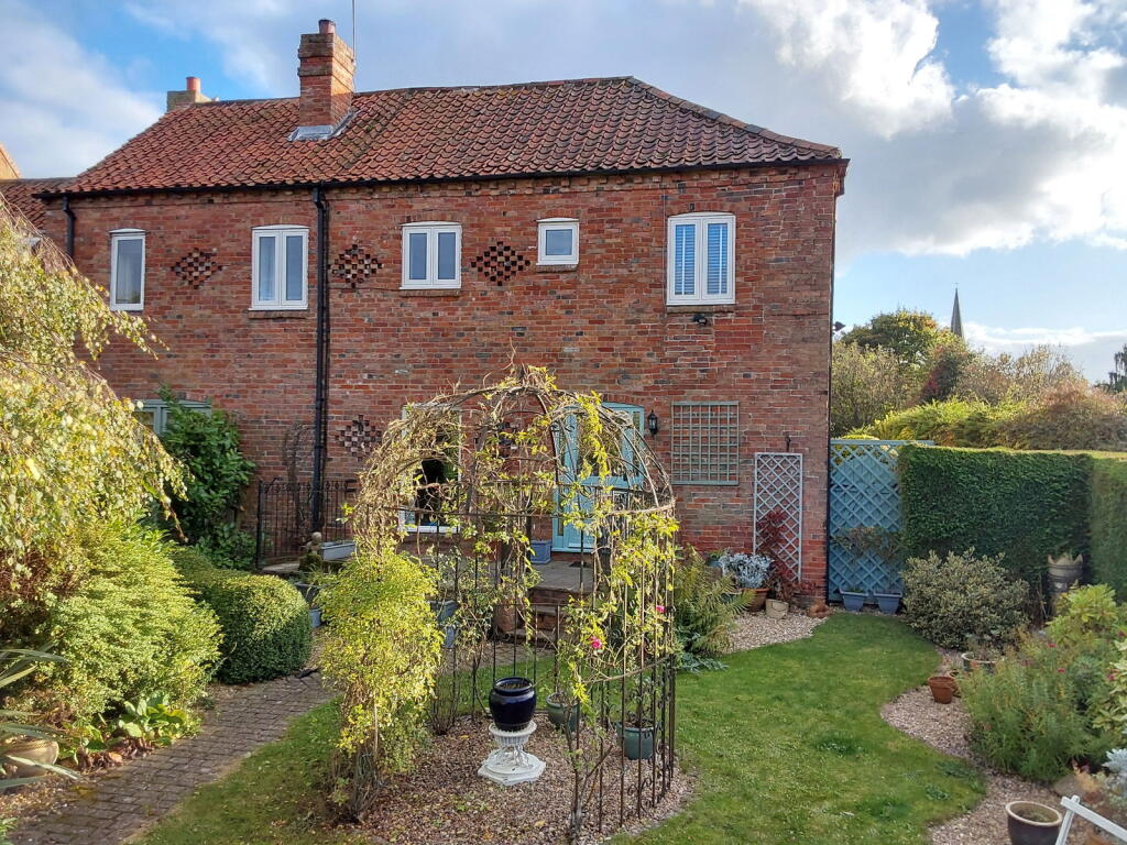 Main image of property: Low Road, Scrooby, Doncaster, DN10 6AG