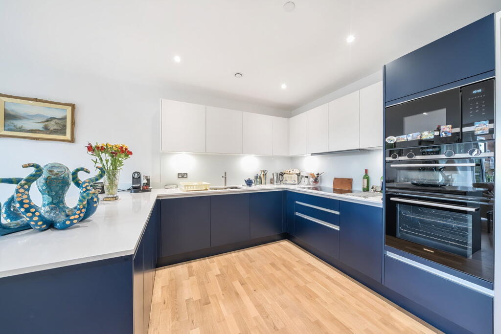 Apartment in Redhill - View 5