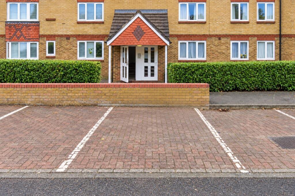 Apartment in Croydon - View 3