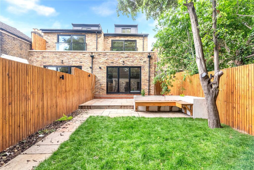 Clarendon Road, Walthamstow, London, E17 – pohled 2