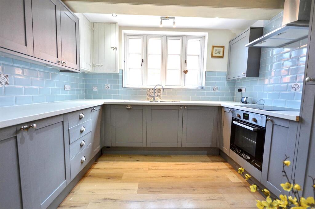 House in Stafford, Stone Rural - More