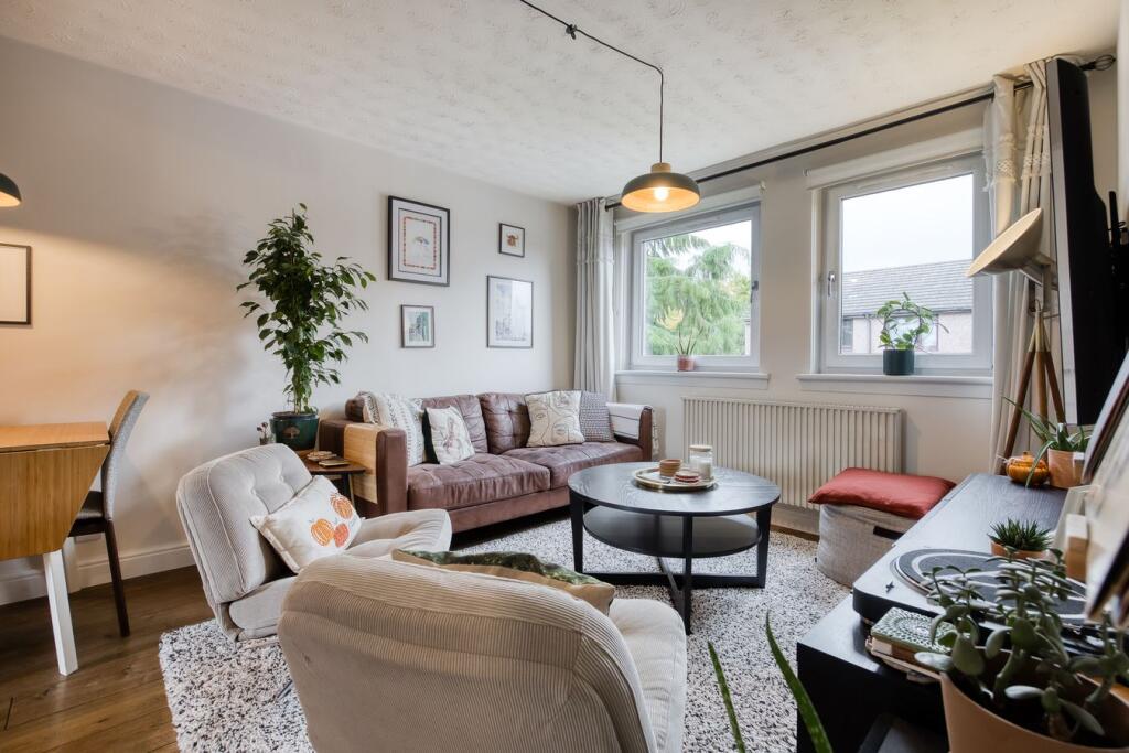 Meadowfield Court, Edinburgh, EH8 photo 2