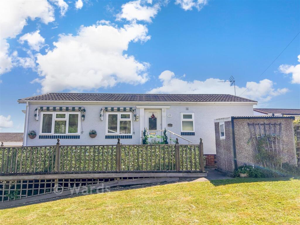 2-bed caravan on Lower Road, East Farleigh, Kent, £200,000