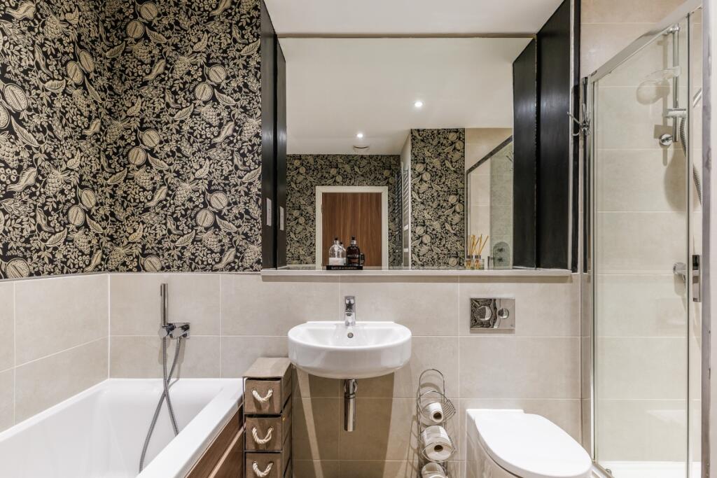 House in Horsham, North Horsham - View 5