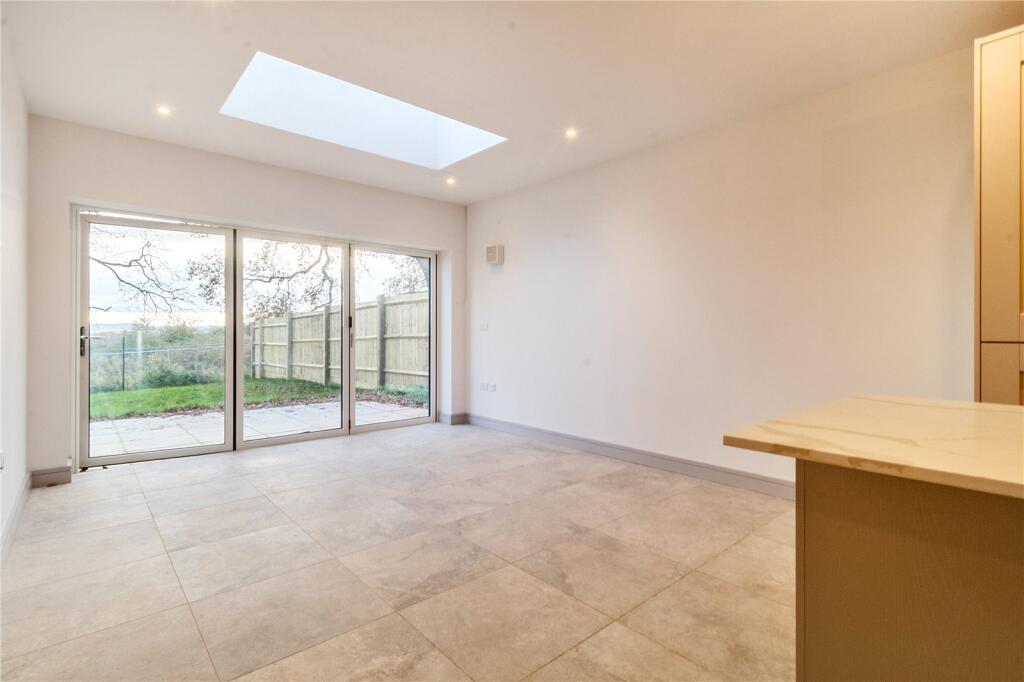 Alexander Gardens, London Road, Binfield photo 3