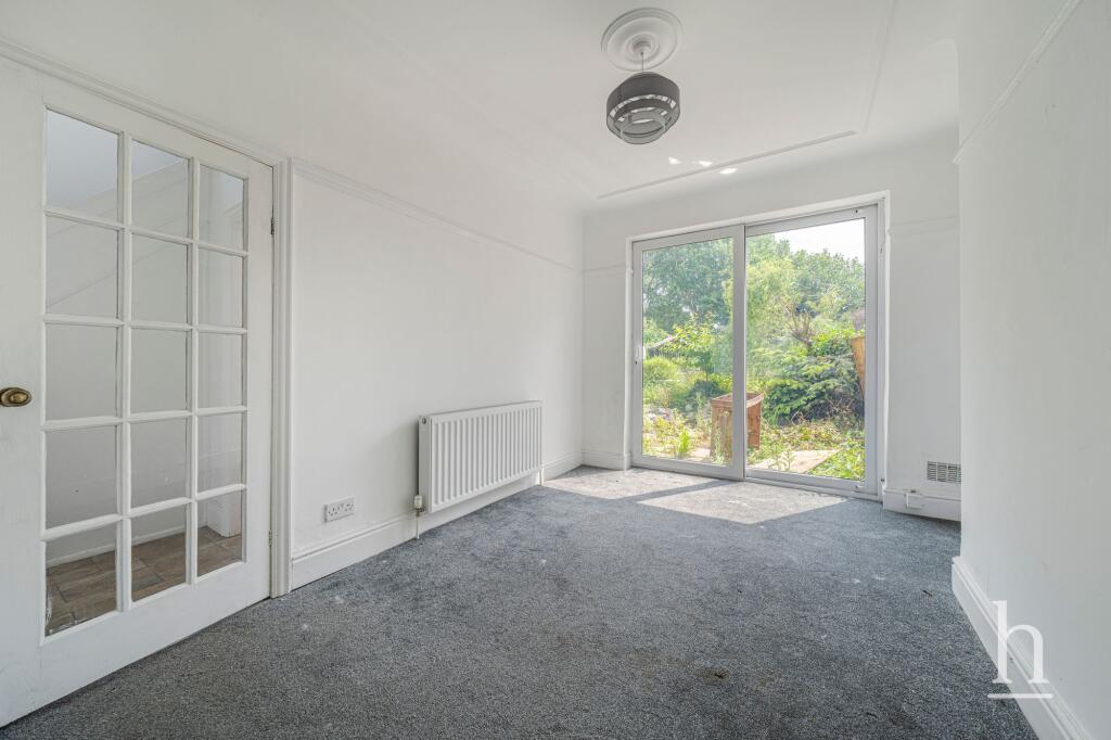 Kylemore Drive, Pensby, CH61 photo 4