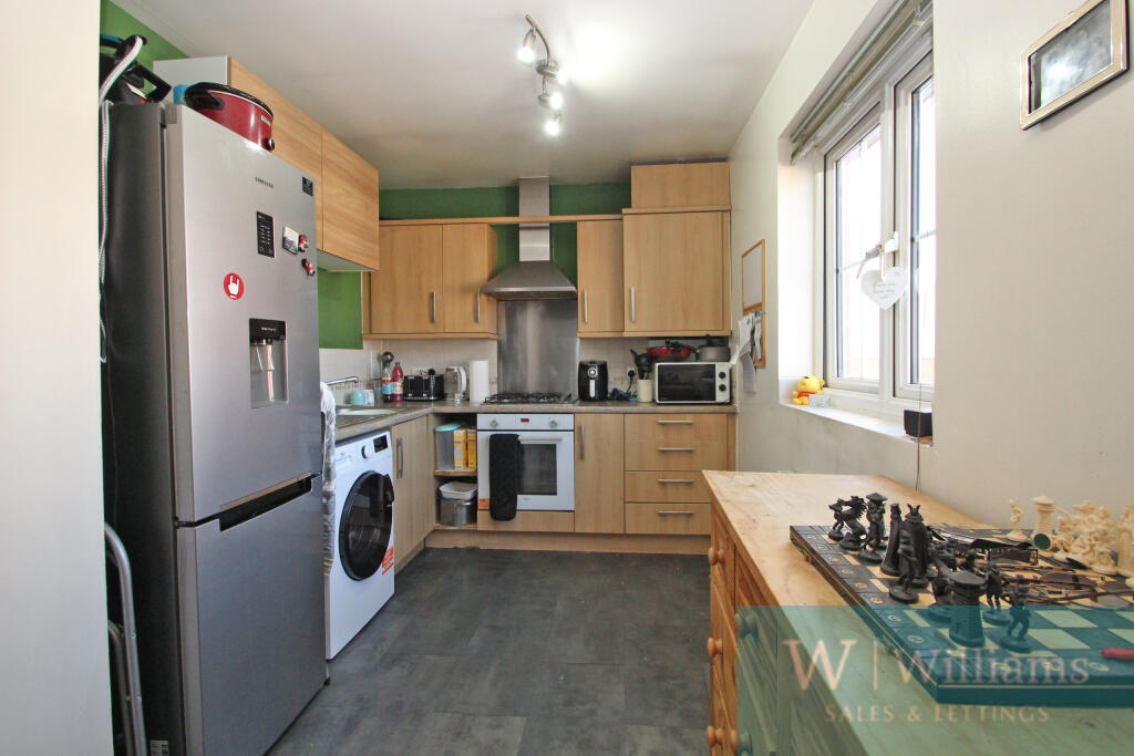 Snowberry Road, Newport, Isle of Wight photo 4