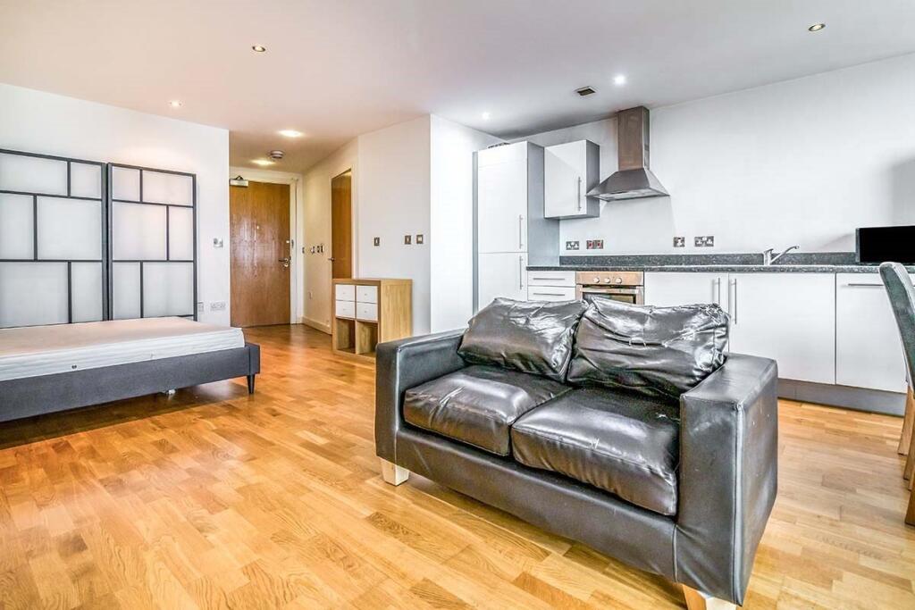 Apartment in Salford, Greater Manchester - More