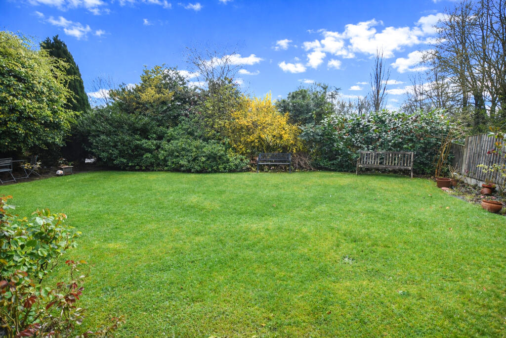 Sandown Gardens, Urmston, M41 photo 4