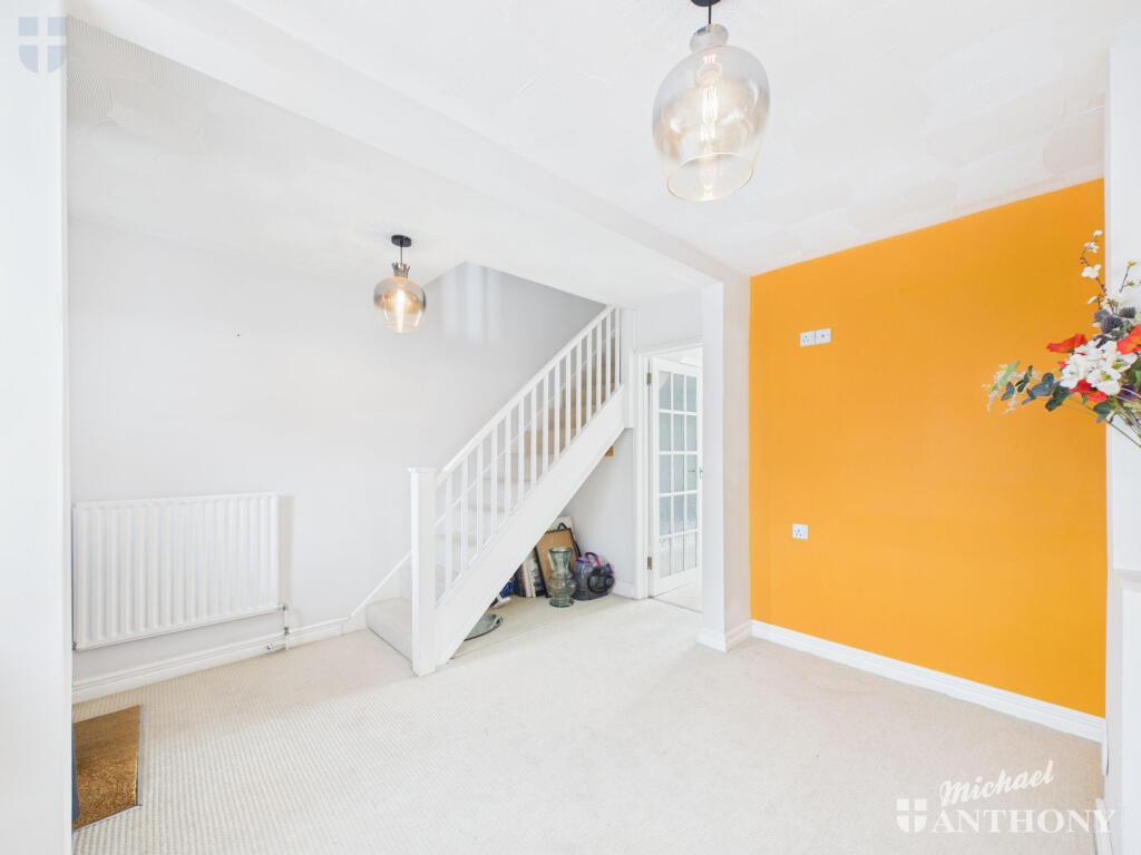 House in Aylesbury, Bedgrove - More