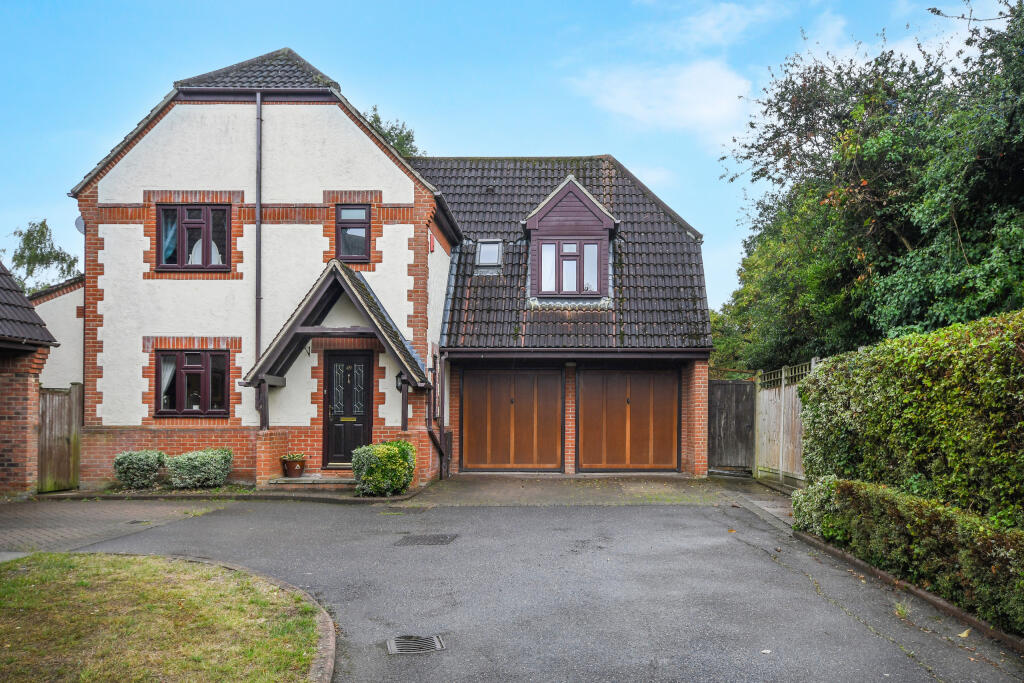 4-bed detached on Honey Close, Great Baddow, Chelmsford, £700,000