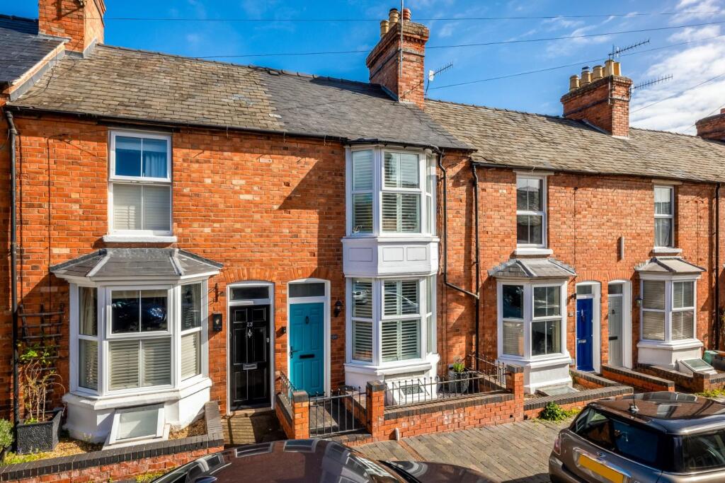 3-bed terraced on Wellesbourne Grove, Stratford-upon-Avon, £400,000
