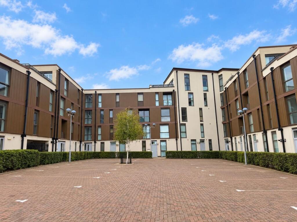 2-bed flat on High Street, Upton, Northampton, £177,500