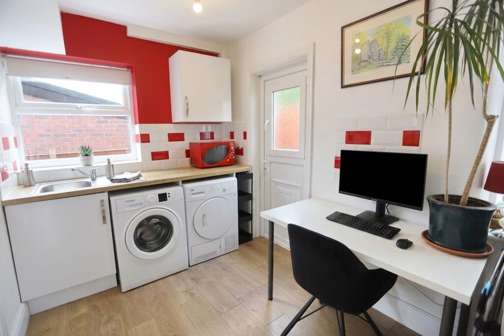 Sunningdale Drive, Prestwich, M25 - More