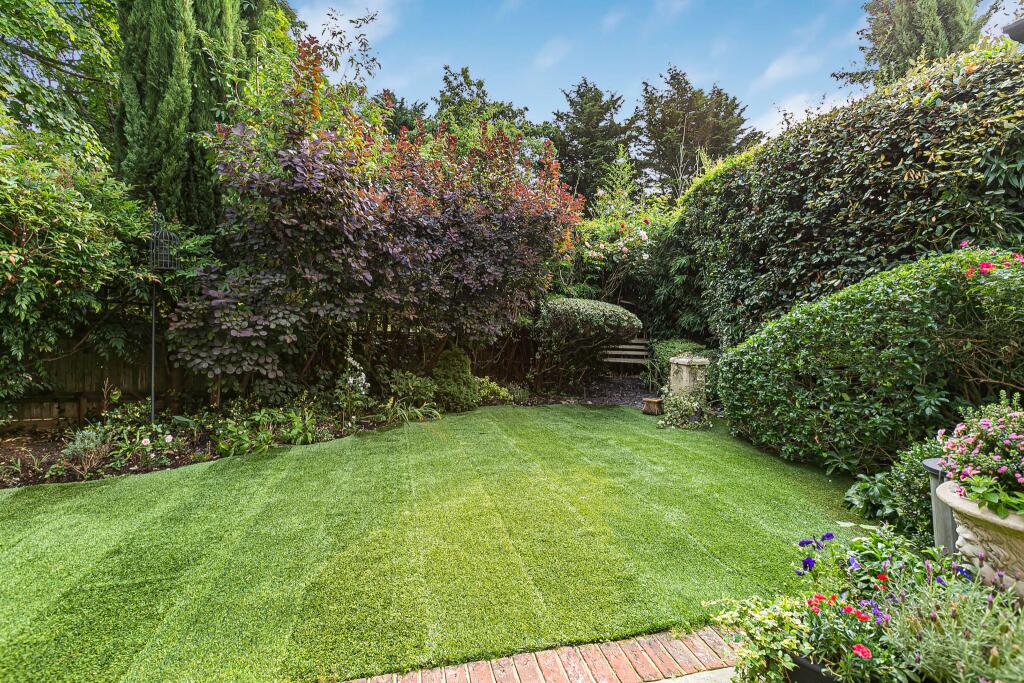 Additional image 4 of The Courtyard, Bedwell Park, Essendon, AL9