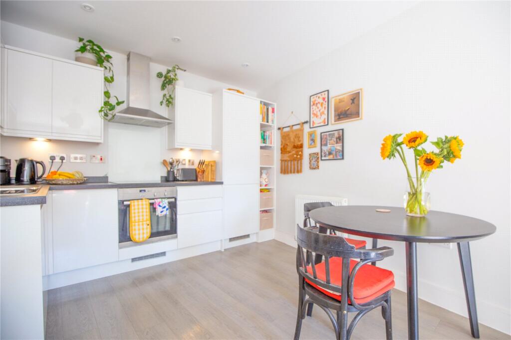 Apartment in Bristol - View 4