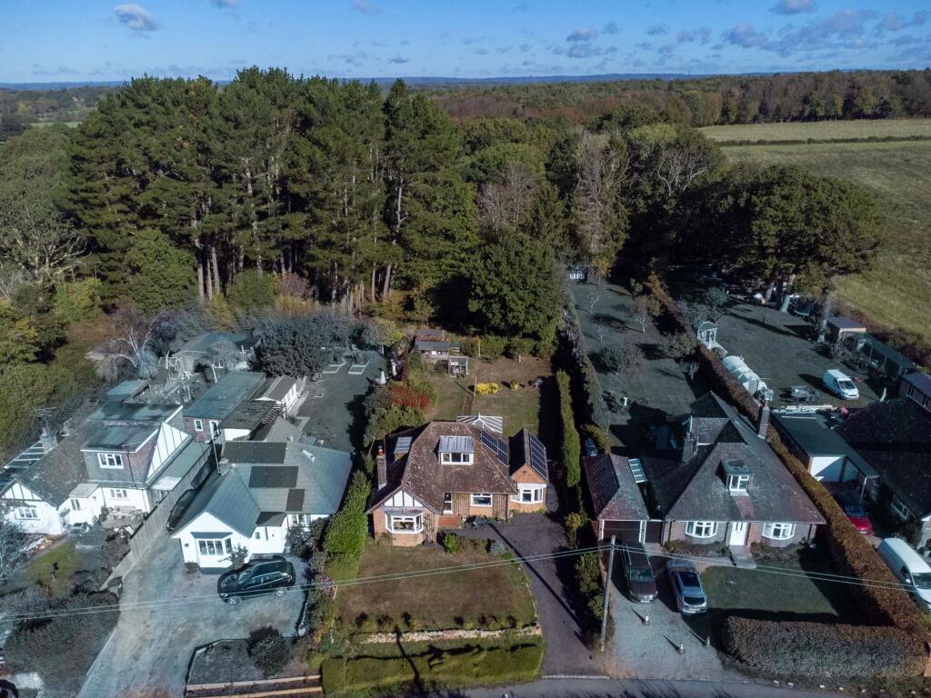 House in Isfield, Rose Hill - View 4