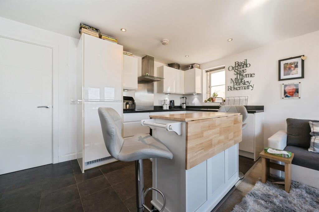 Apartment in Eastleigh, North Stoneham - View 5