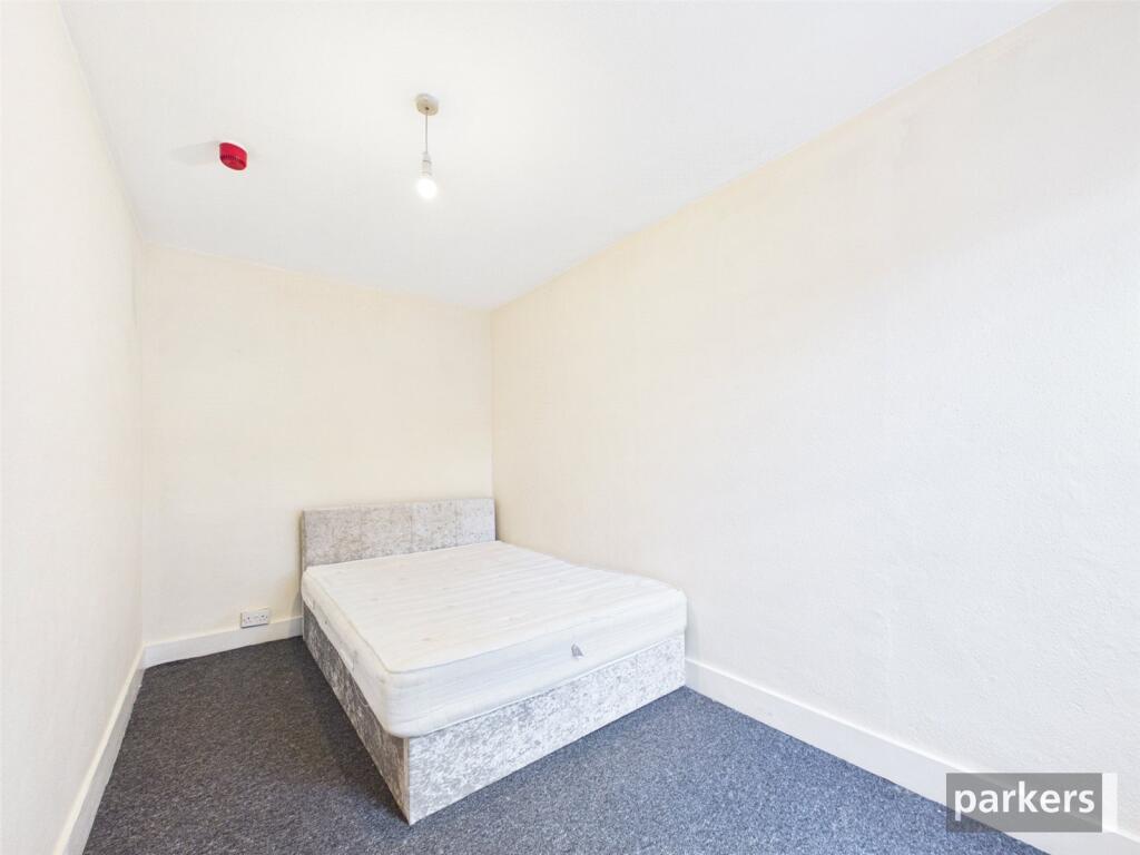 Apartment in Reading - View 3