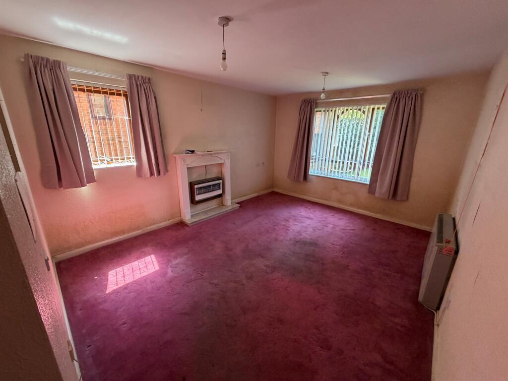Apartment in Sandwell, West Midlands - View 5