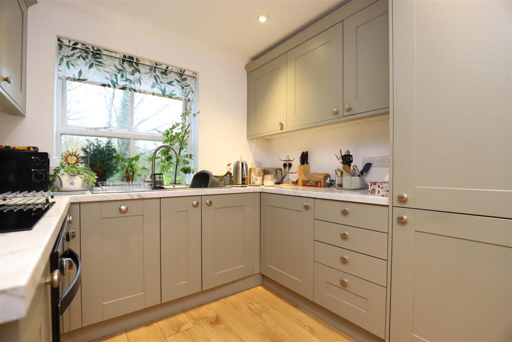 2-bed flat on River Bank Close, Maidstone, £180,000