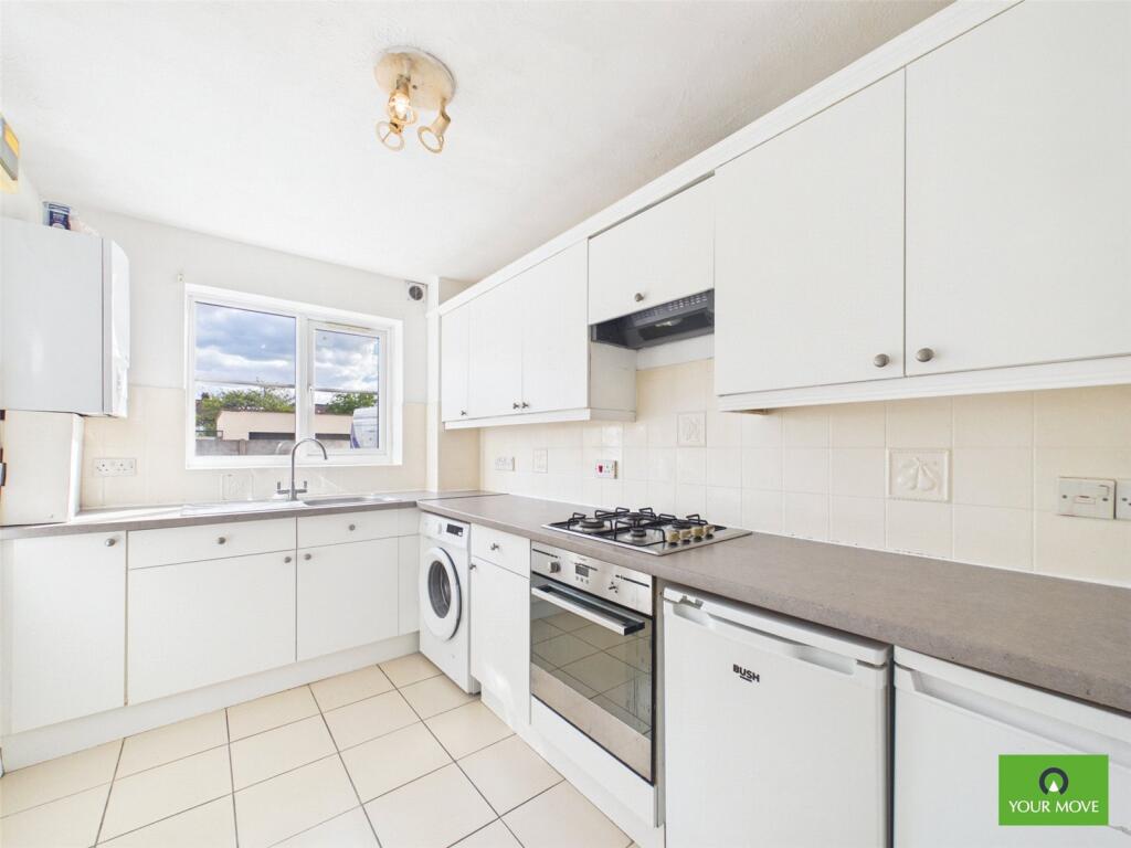 Apartment in London, Collier Row - View 3
