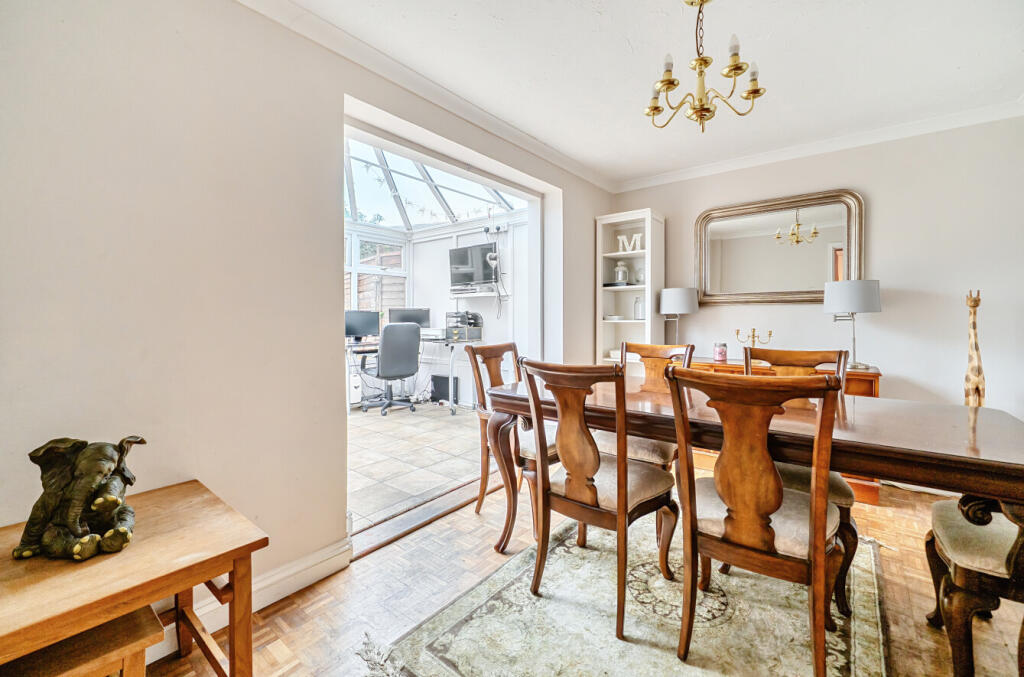 House in Bracknell - More