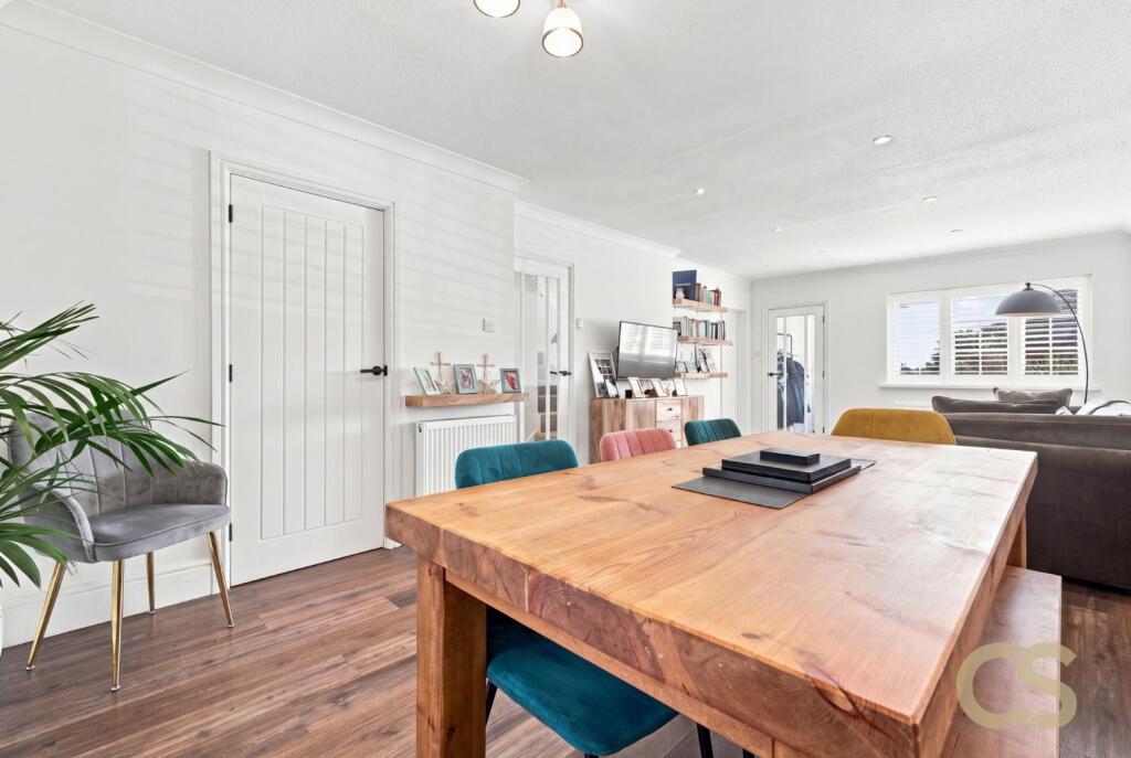 House in Broxbourne, Churchgate - More