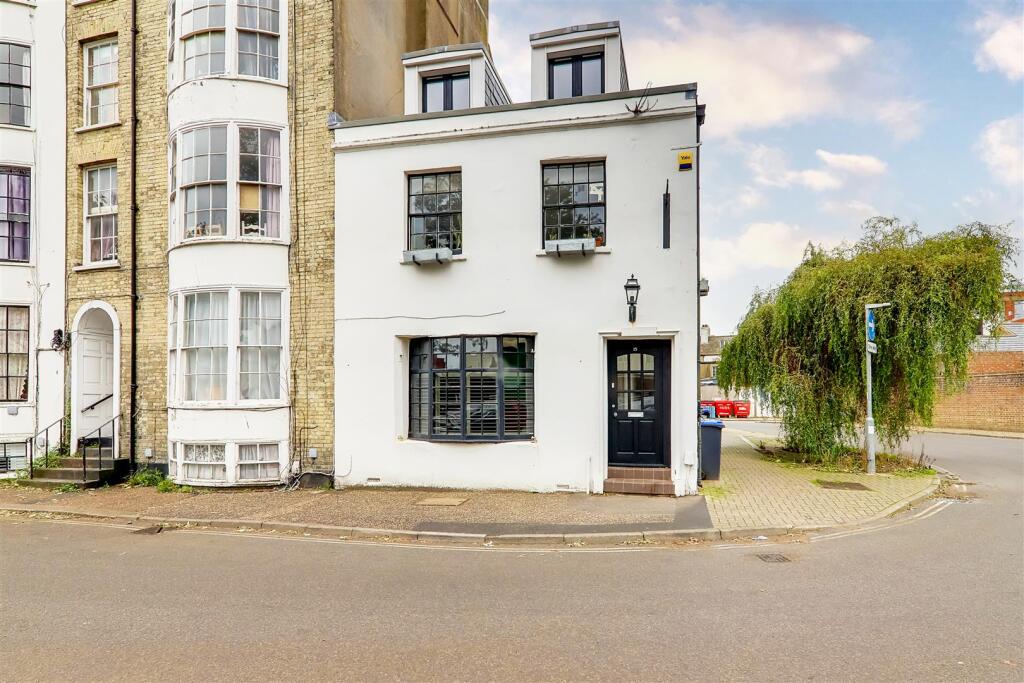 Bedford Row, Worthing, BN11