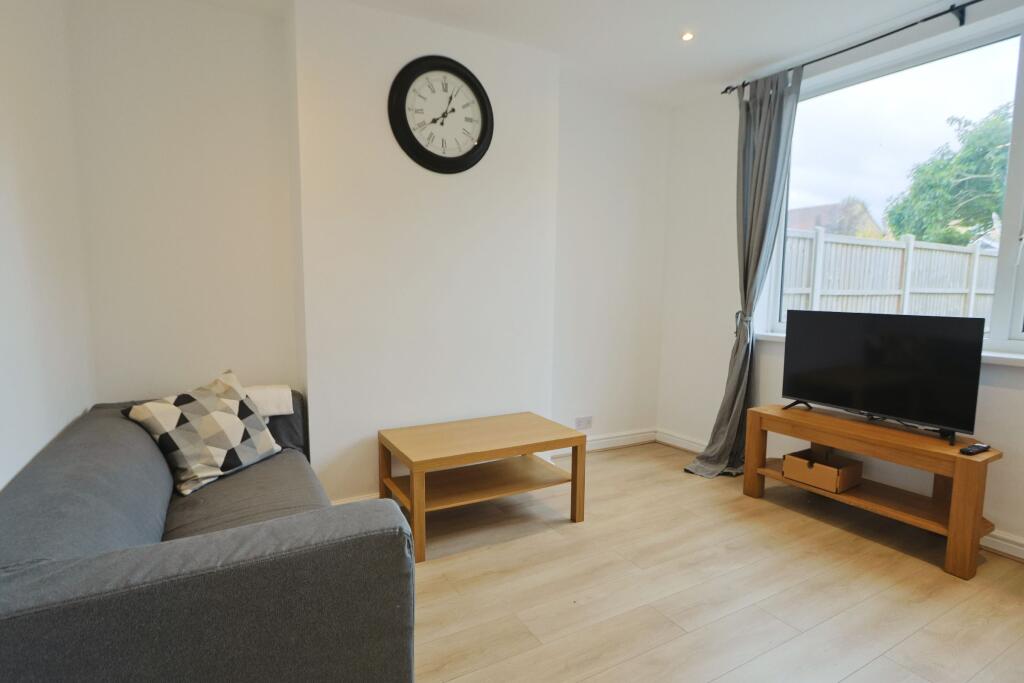 3 bedroom semi-detached house for rent
