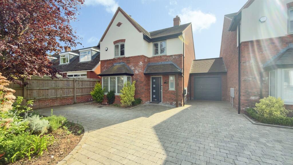 Main image of property: Kineton Road, Wellesbourne, Warwick