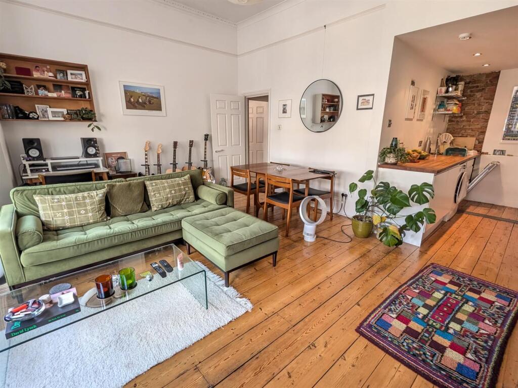 Apartment in Brighton - View 3