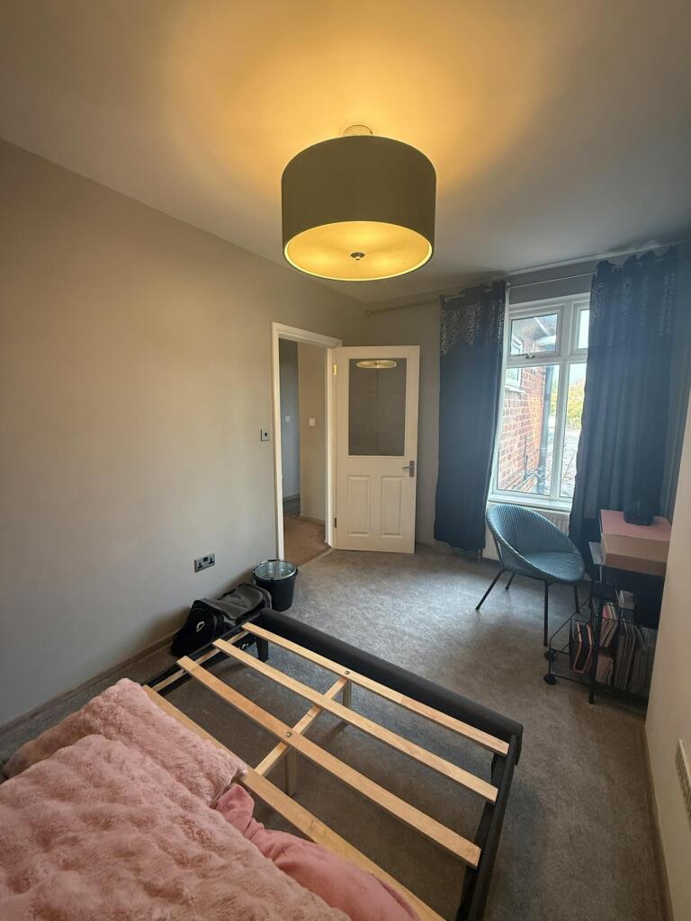 Apartment in Newcastle-under-Lyme, Staffordshire - More