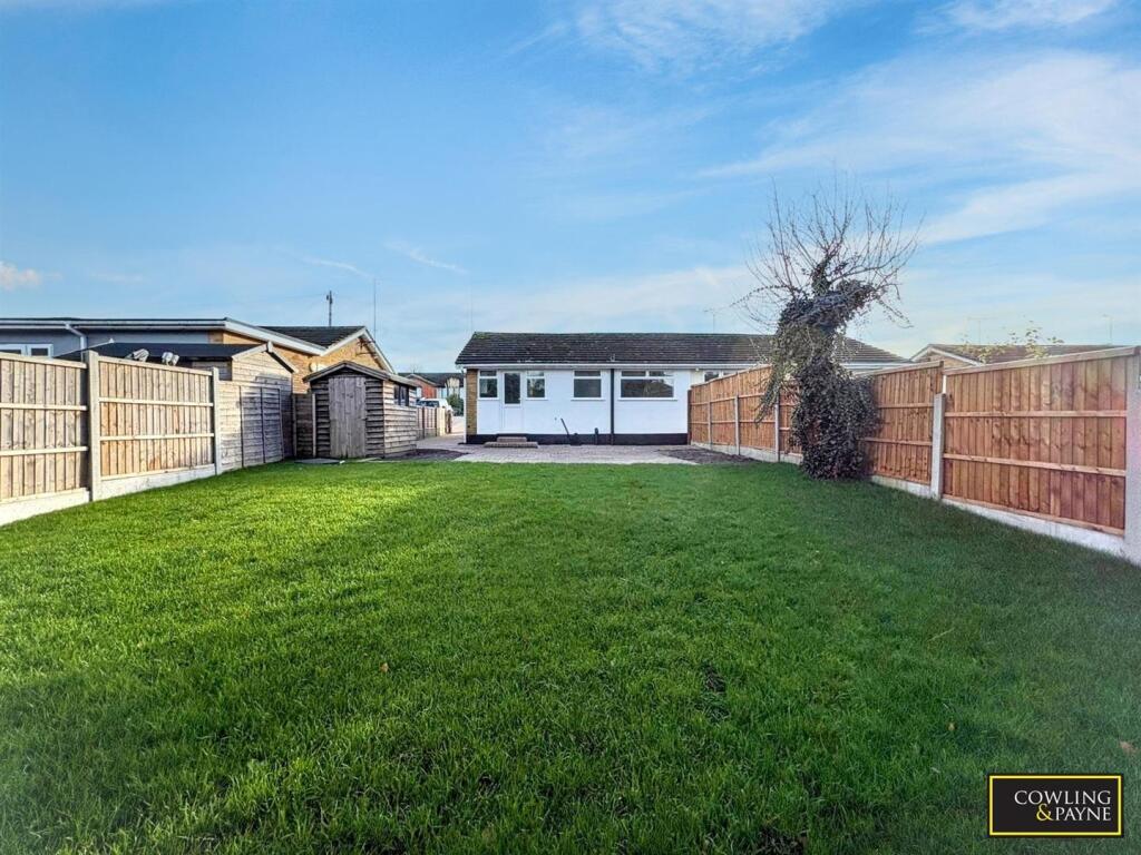 Long Meadow Drive, Wickford photo 4