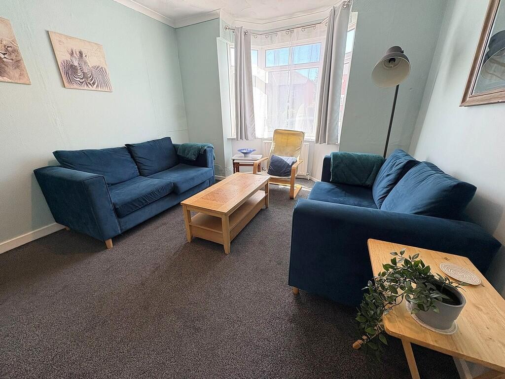 House in Southampton - More