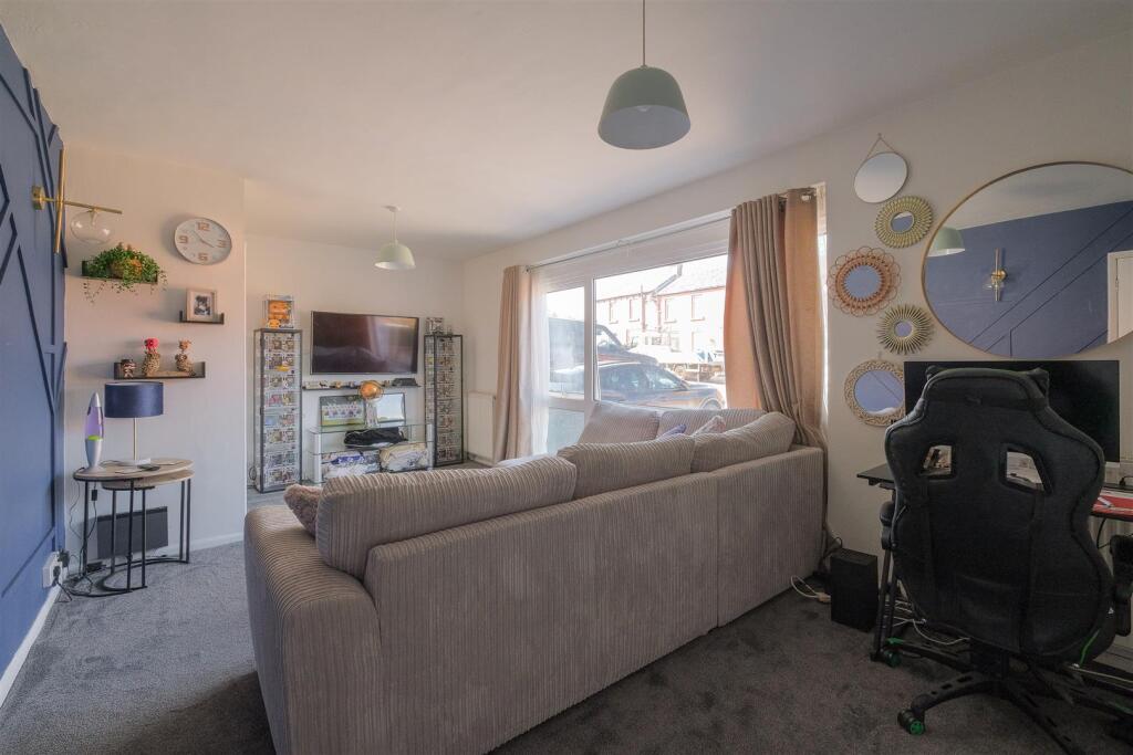 House in Halifax - View 5